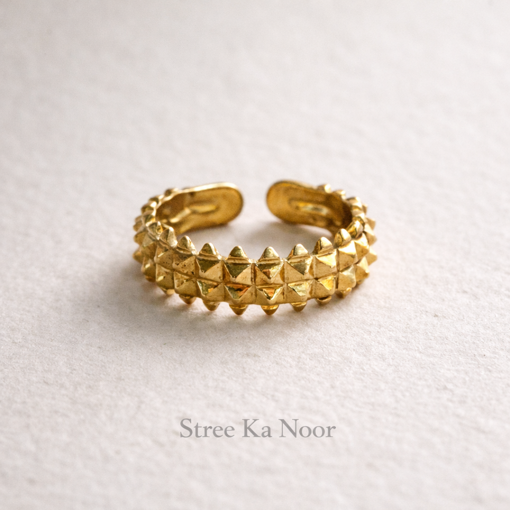 Stud Gold Ring