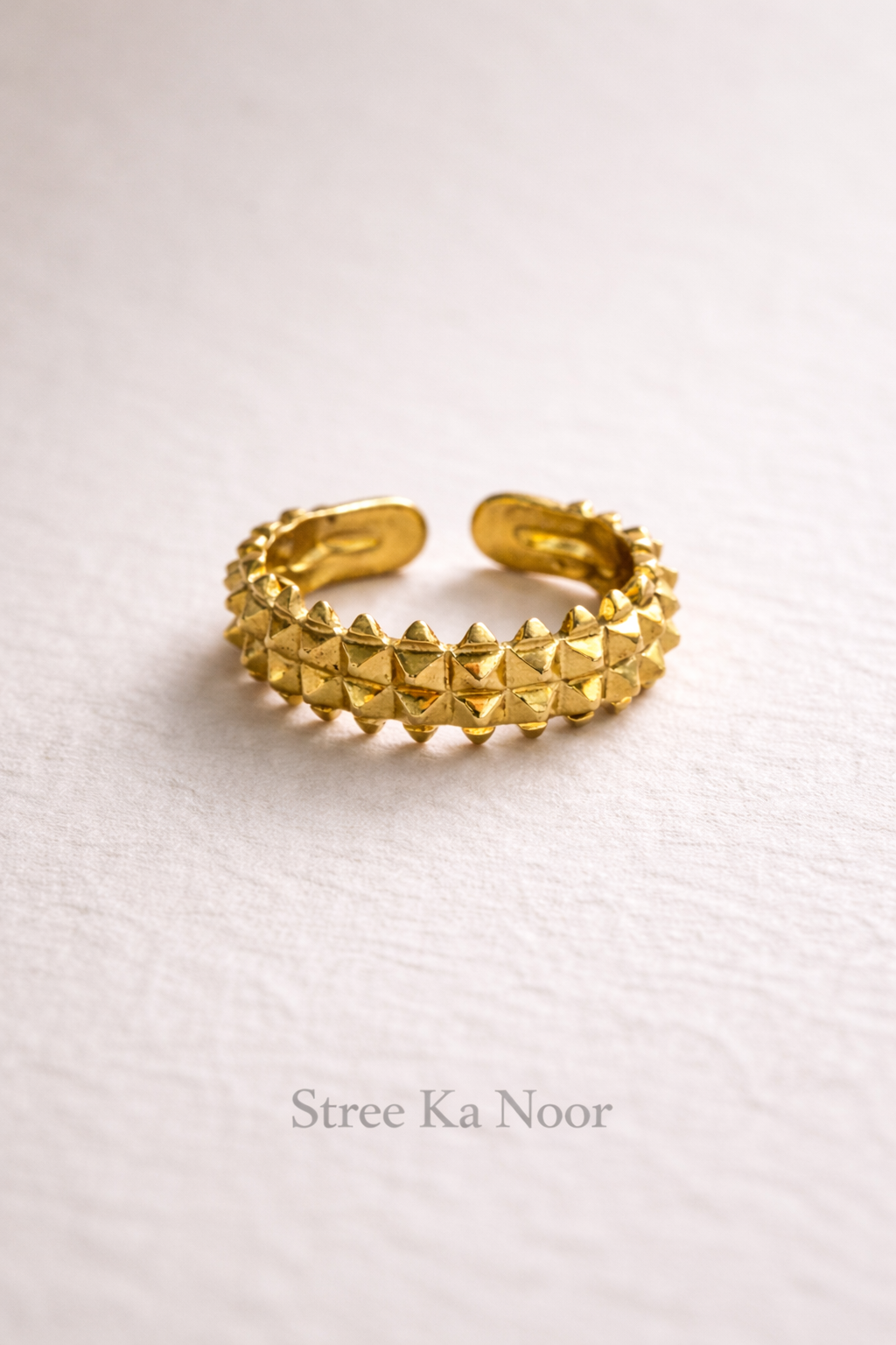 Stud Gold Ring