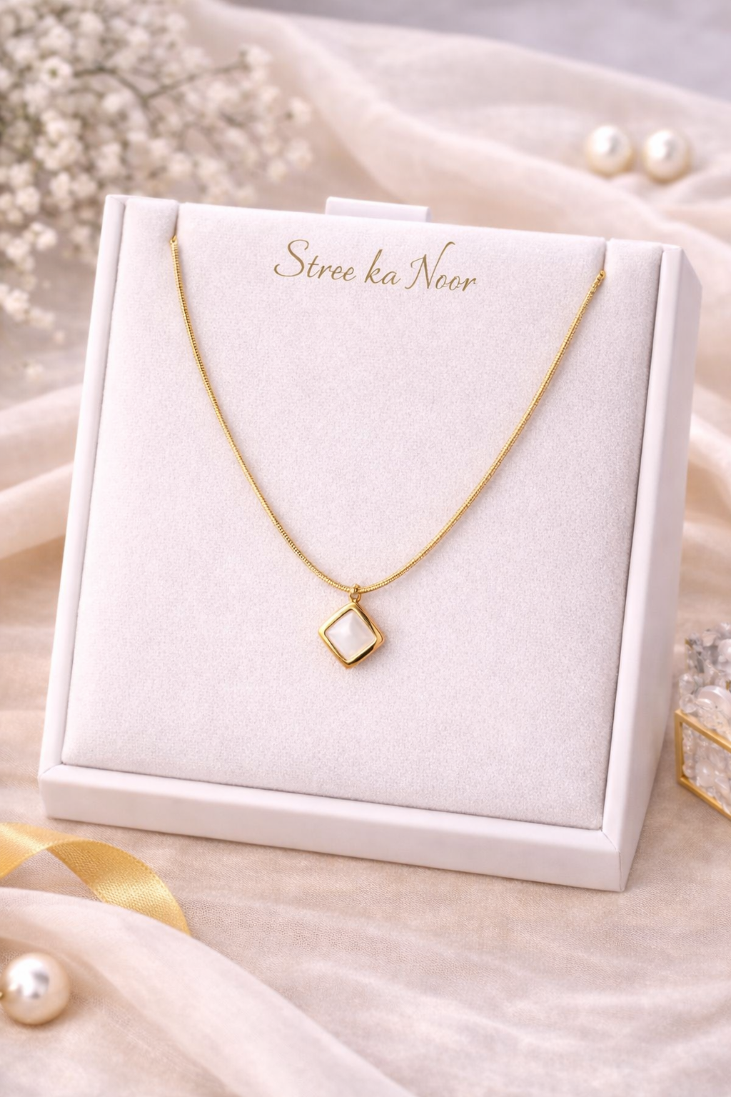 Pearl Glow Pendant