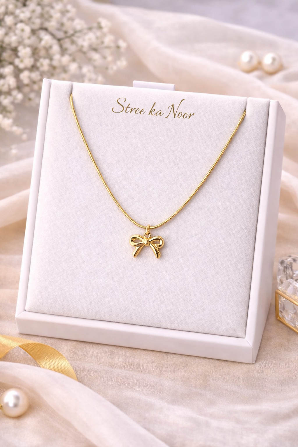 Golden Bow Pendant 🎀